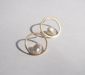 Nest Hoop Earring / 14k Yellow Gold + Lagniappe Pearl