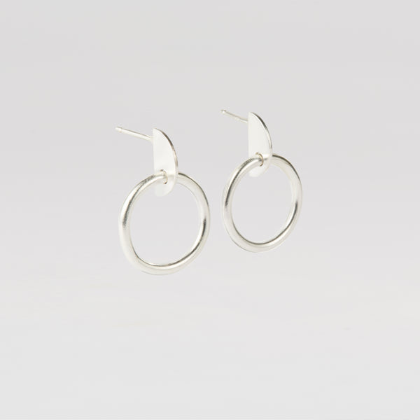 アクセサリー ambush peal silver hoop earrings v アクセサリー ambush peal silver hoop earrings v Emerald Cut