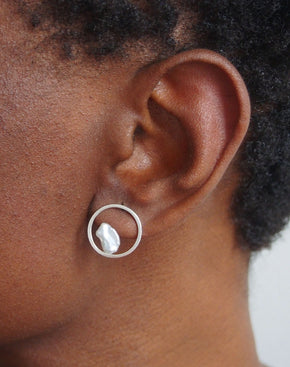 Nest Hoop Earring / 14k Yellow Gold + Lagniappe Pearl