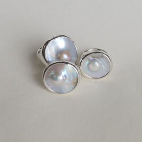 ECLIPSE Ring / Sterling Silver + Blister Pearl