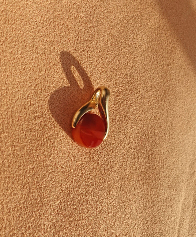 The Wishbone / Solid Gold + Carnelian