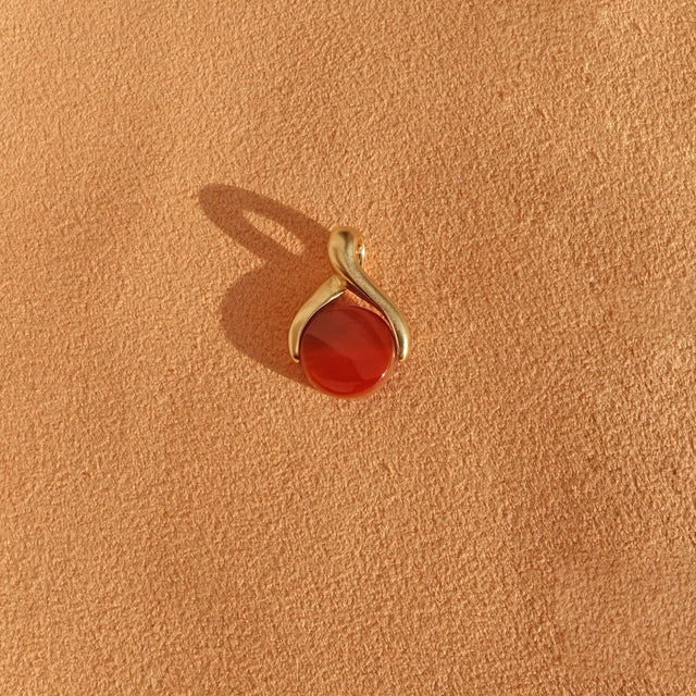 The Wishbone / Solid Gold + Carnelian