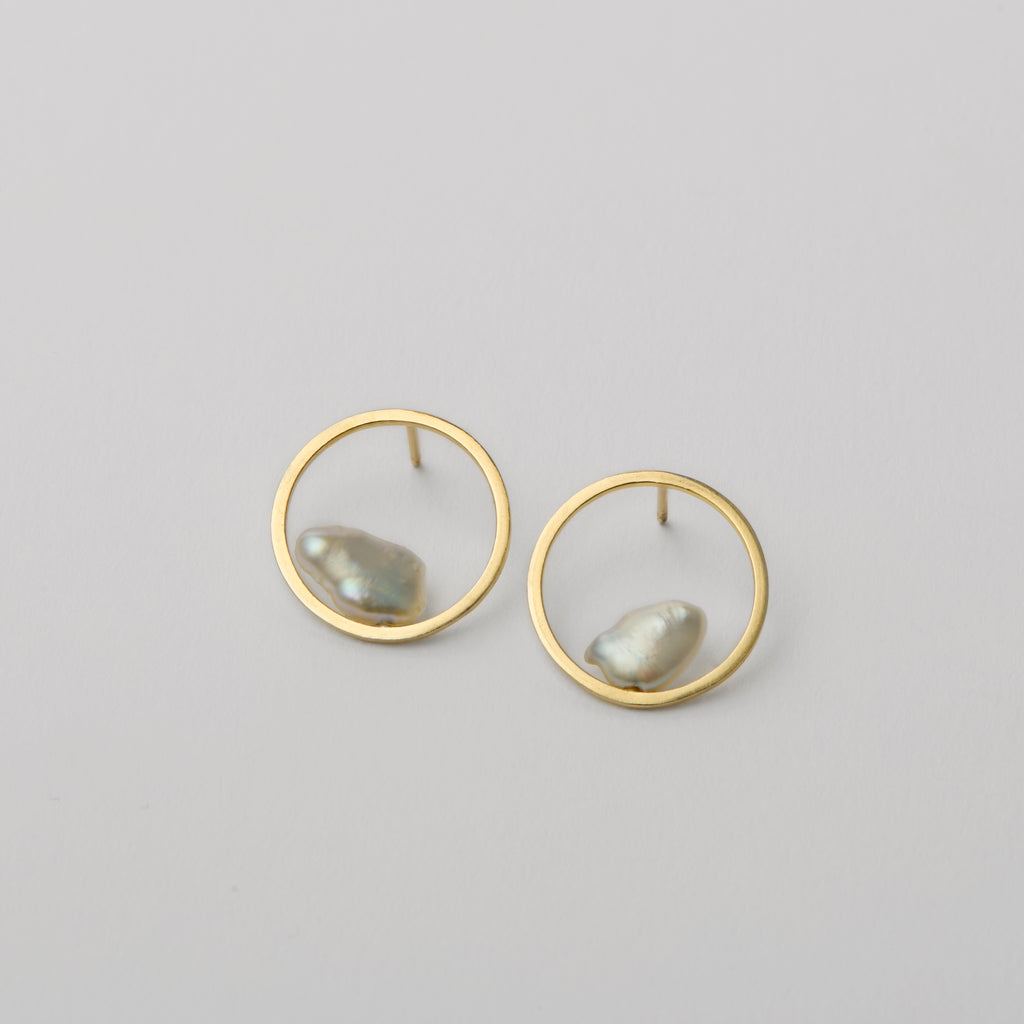 Nest Hoop Earring / 14k Yellow Gold + Lagniappe Pearl