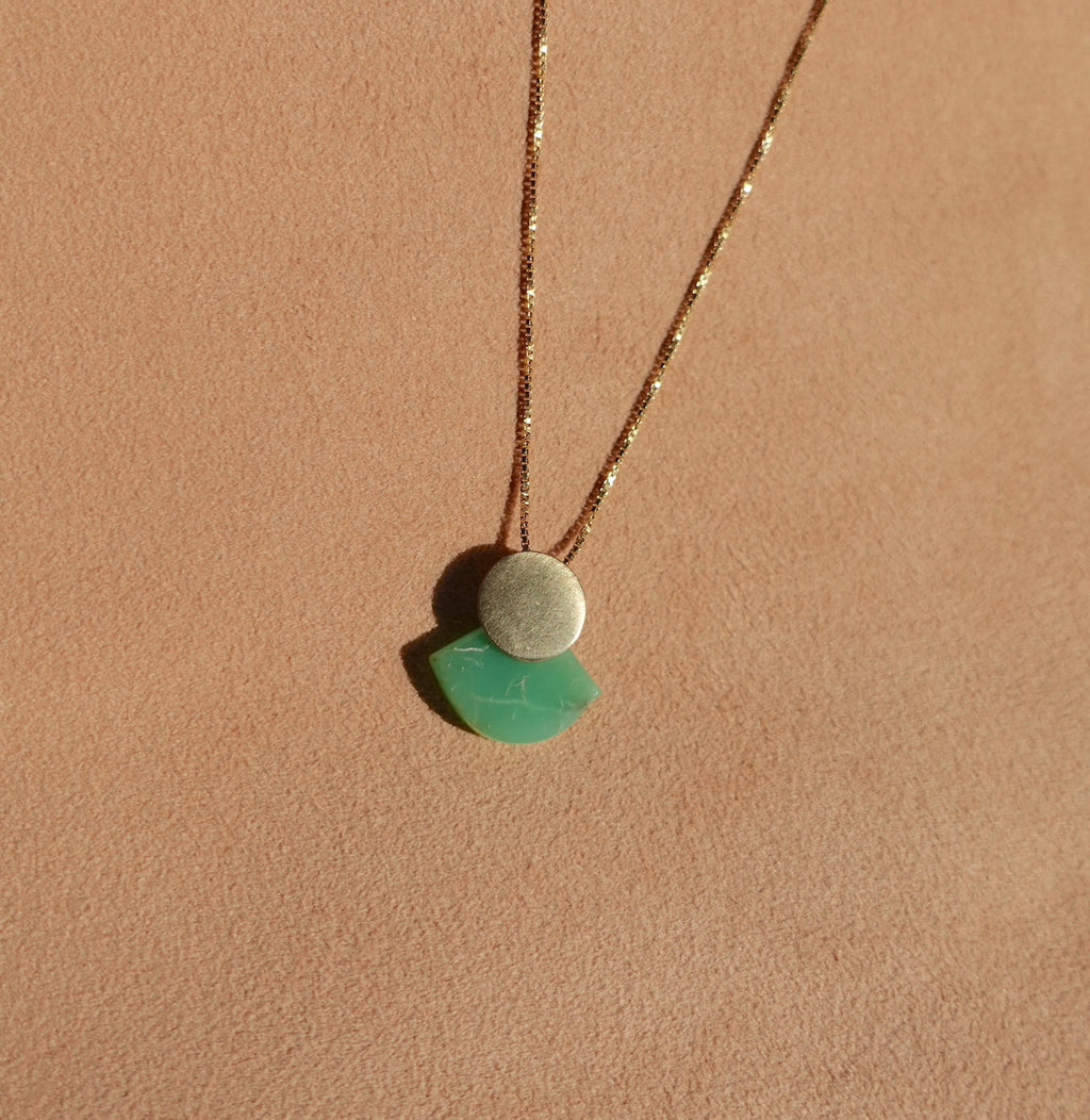 gold and chrysoprase pendant necklace