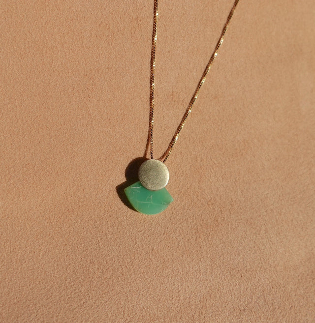 gold and chrysoprase pendant necklace